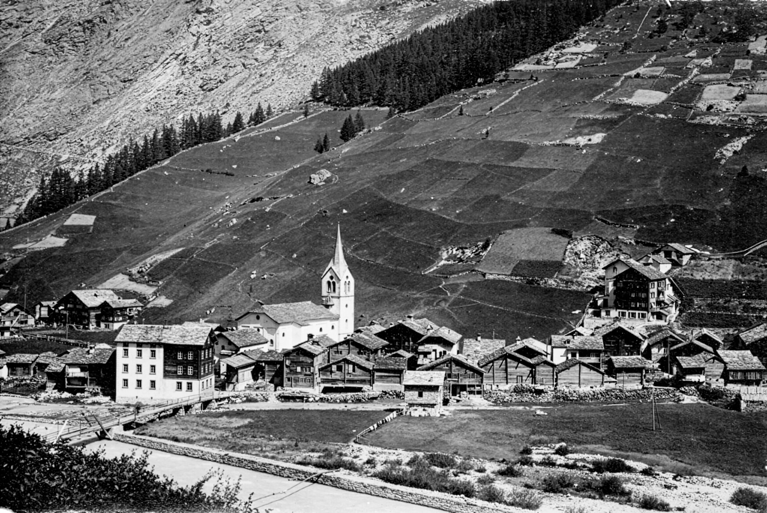 (Abb. 3) Saas-Dorf um 1920